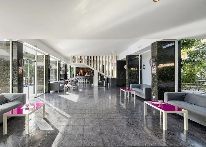 Nura Condor Hotell 3*